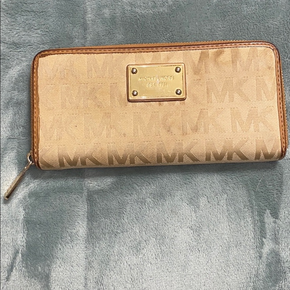 Michael kors wallet